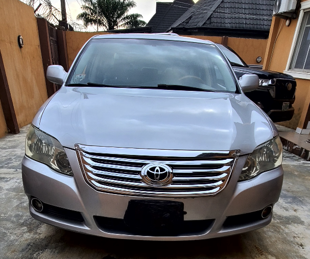 neatly used 2006 Avalon nothing to fix, just buy and drive