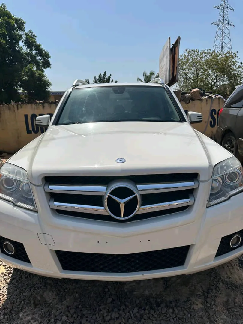 Direct 2011 GLK350 4Matic Benz In Enugu. 