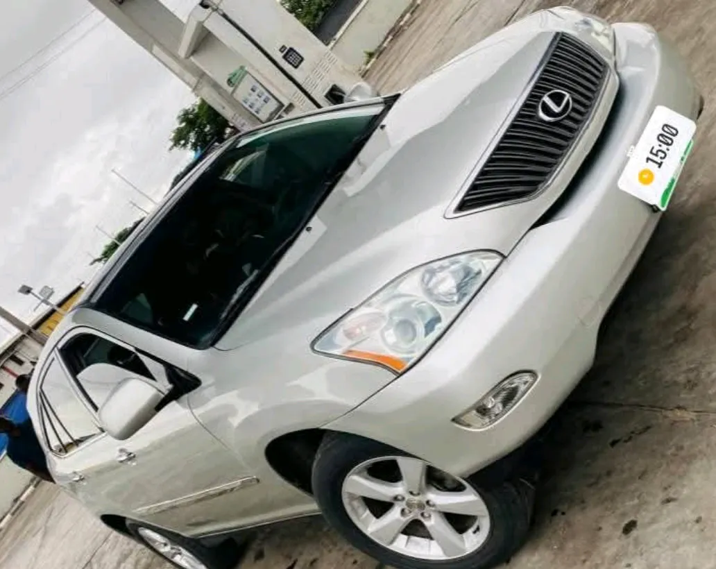 Milky Colour Clean Lexus RX 330