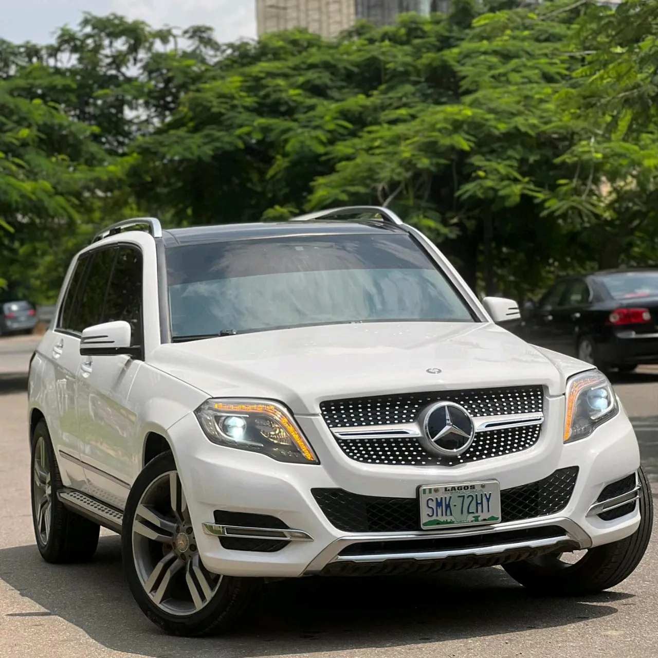 EXTREMELY CLEAN NIGERIAN USED MERCEDES BENZ GLK 2013 MODEL WITH ORIGINAL CUSTOM DUTY