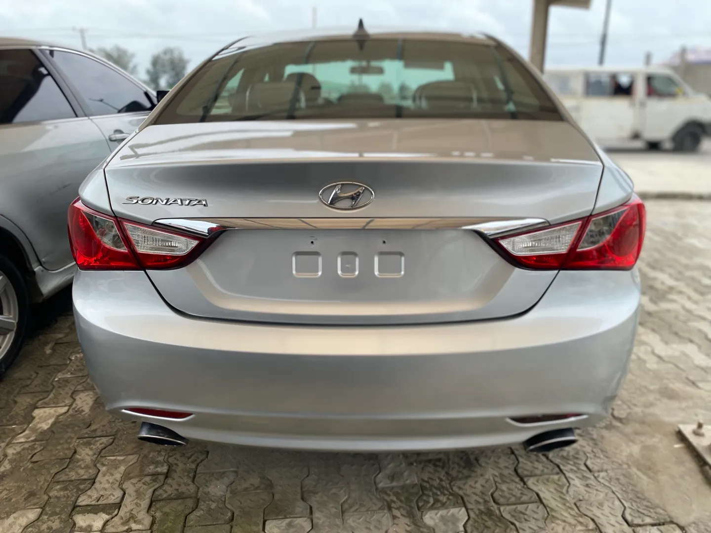 Hyundai Sonata 2012 Clean, fuel-efficient, and stylish sedan with petrol engine, automatic transmission, and spacious interior. Perfect Buy & Drive.