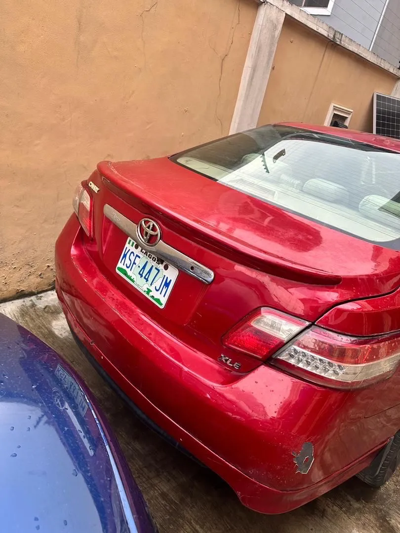 Neatly used 2009 Toyota Camry (Nigeria used) in good working condition.the engine and gear are perfect,and the automatic transmission runs smoothly. Car body is red and still solid,but it needs repainting to restore its shine. clean interior,and all in documents are intact 