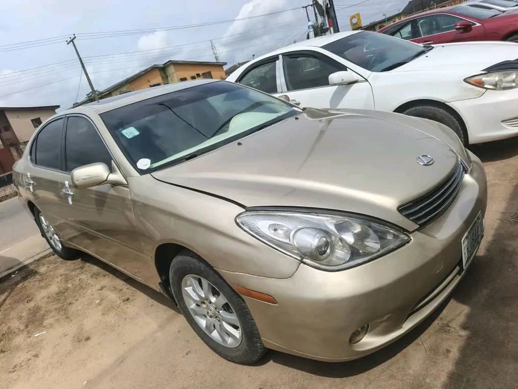 Clean Lexus ES 330 — V6 engine, leather seats, chilling AC.Buy & drive! Lagos. ₦6m negotiable. 🚘🔥