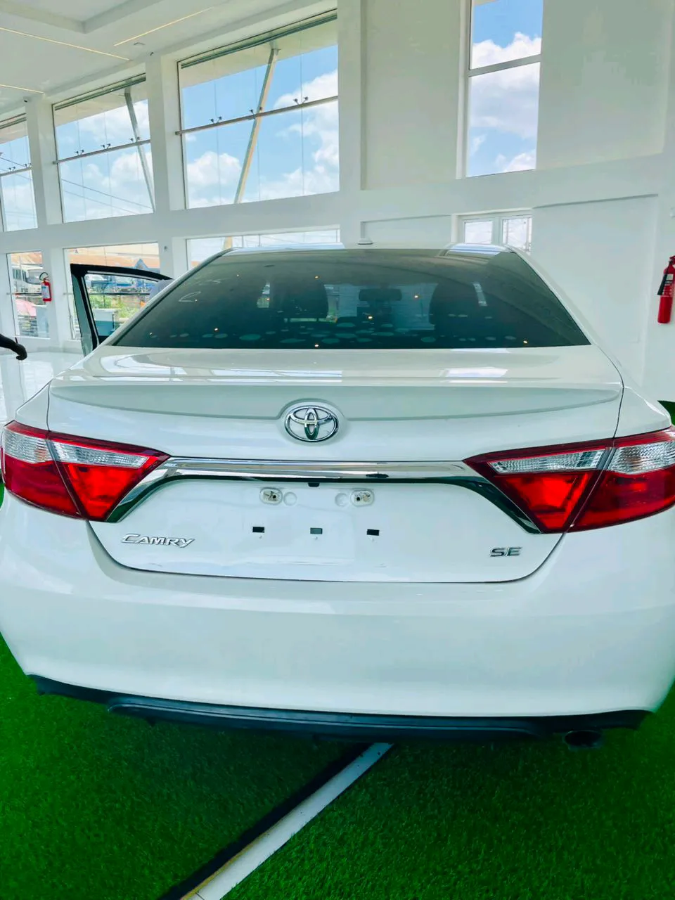Toyota Camry 2016 white 