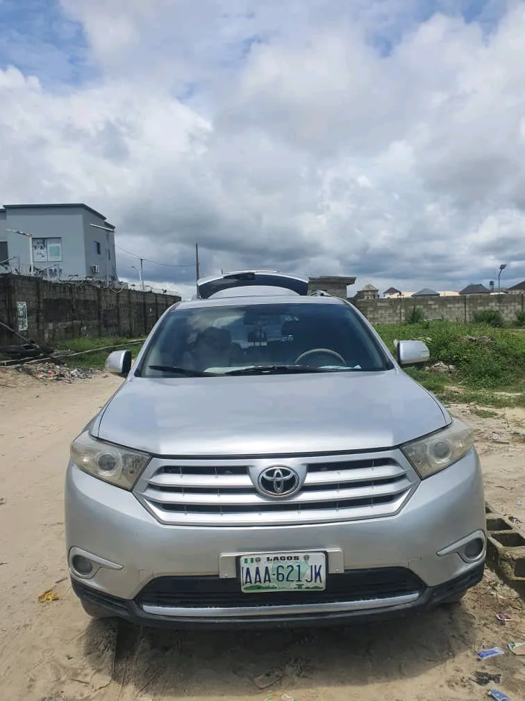 Neatly used 09 Highlander 