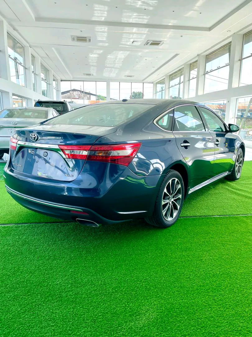 Toyota Avalon XLE 2017 
