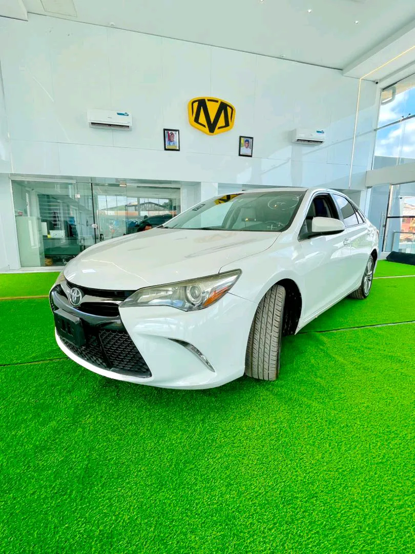 Toyota Camry SE 2016