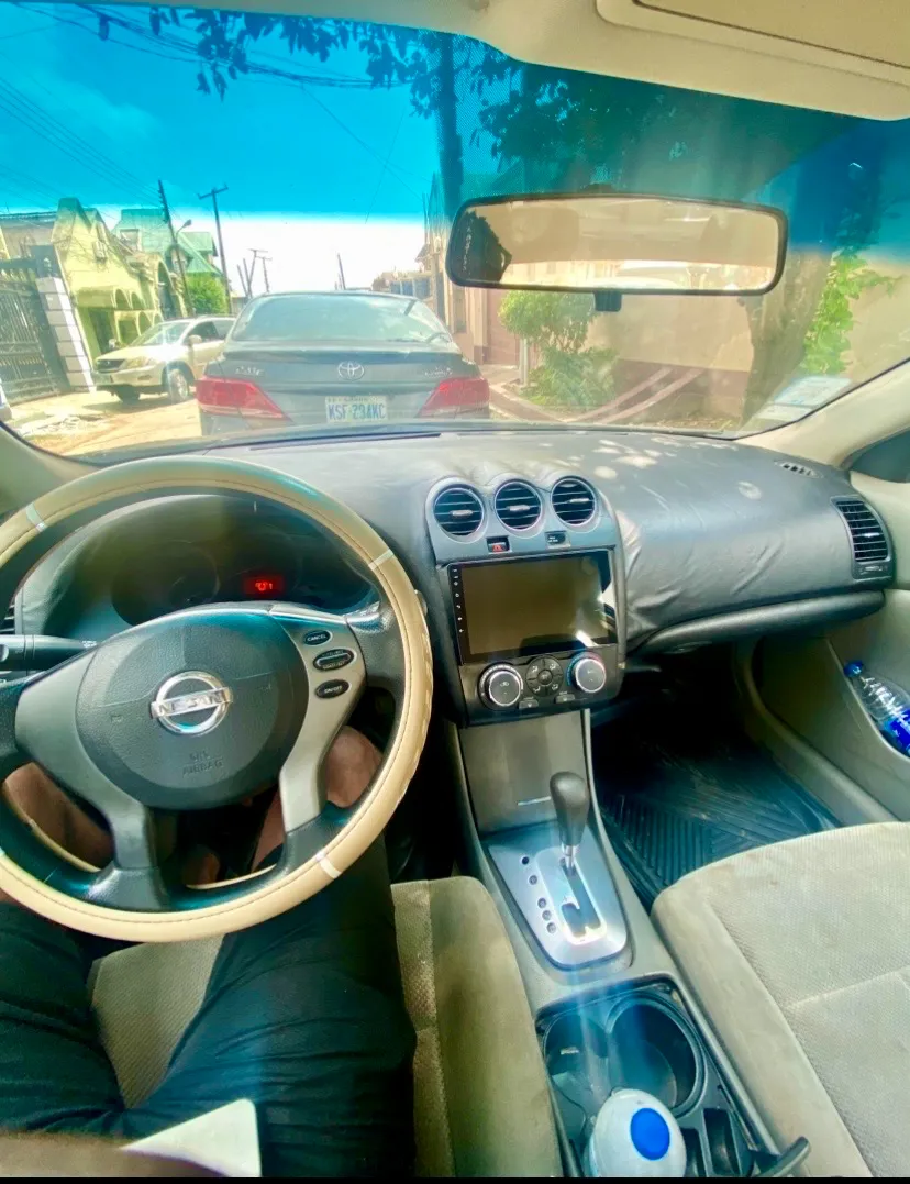 NISSAN Altima
