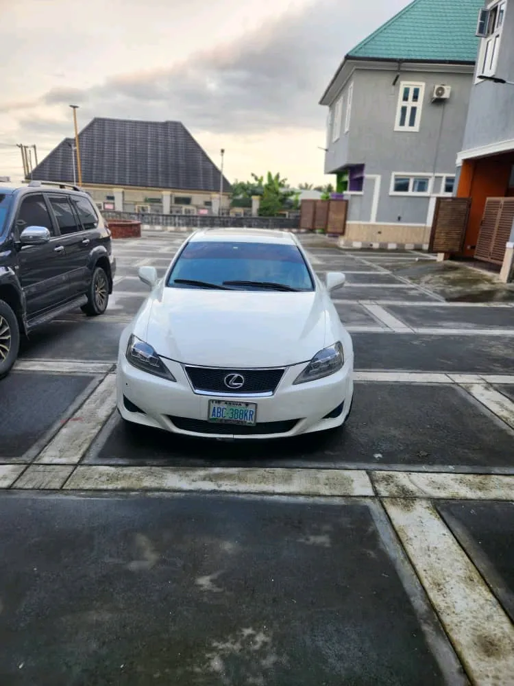 Lexus IS